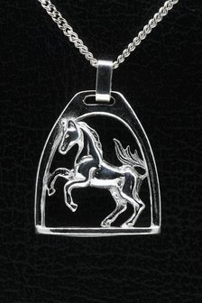Zilveren Paard in stijgbeugel ketting hanger