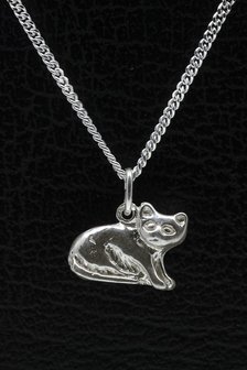 Zilveren Poes ketting hanger - liggend