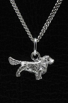 Zilveren Sussex spaniel met staart ketting hanger - klein