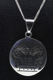 Zilveren Indiaan Kokopelli rond duo hopi style ketting hanger