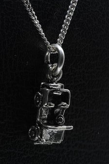 Zilveren Terreinwagen detail ketting hanger