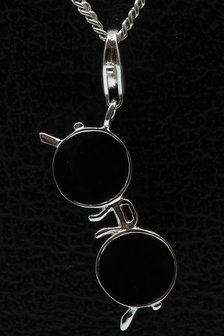 Zilveren Bril zwart hanger &eacute;n bedel