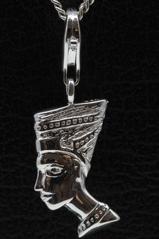 Zilveren Nefertiti hanger &eacute;n bedel