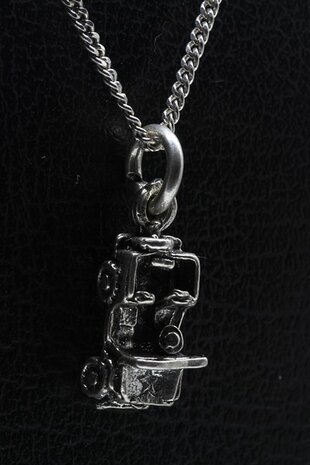 Zilveren Terreinwagen detail ketting hanger