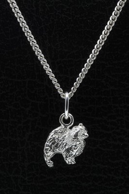 Zilveren Keeshond middenslag ketting hanger - klein