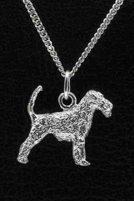 Zilveren Airedale terrier met staart ketting hanger - groot