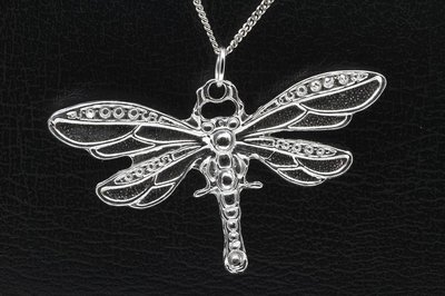 Zilveren Libelle bewerkt XL ketting hanger