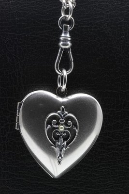 Foto medaillon Hart met hart en lelie 2 foto's ketting hanger zwaar verzilverd