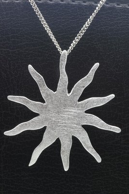 Zilveren Zon abstract groot mat ketting hanger