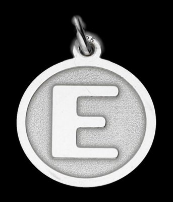 Zilveren Letter E rond mat-glans ketting hanger